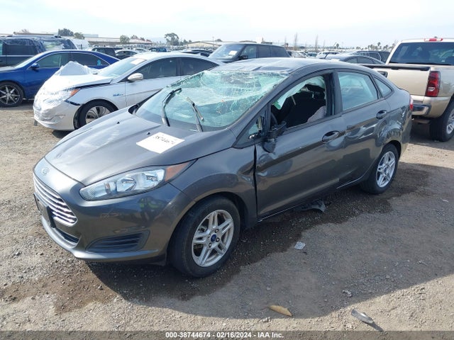 Ford FIESTA SE 2018 3FADP4BJXJM146985 Image 2
