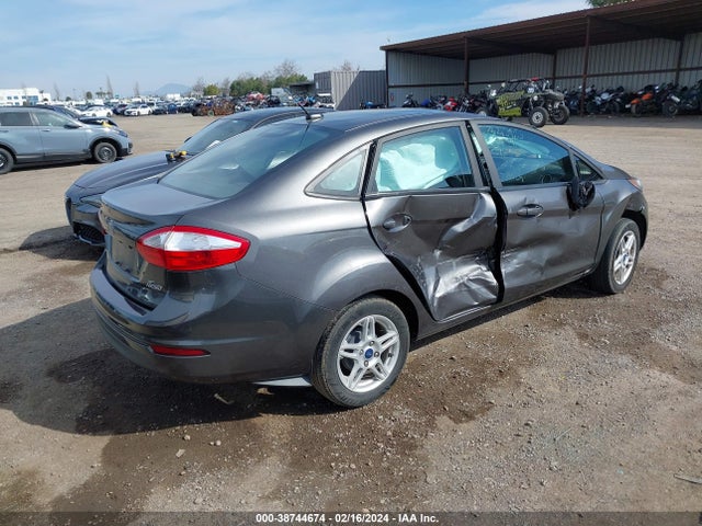 Ford FIESTA SE 2018 3FADP4BJXJM146985 Image 4