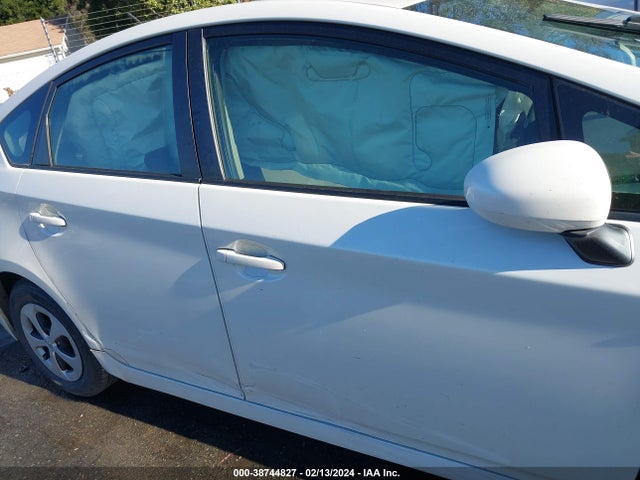 Toyota Prius Three 2015 JTDKN3DUXF0480548 Image 12