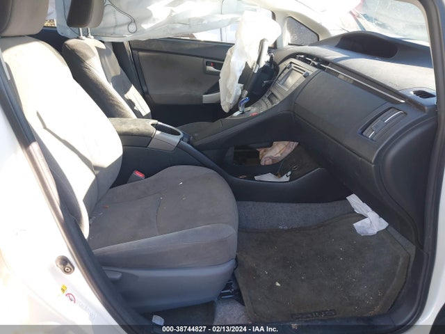 Toyota Prius Three 2015 JTDKN3DUXF0480548 Image 5