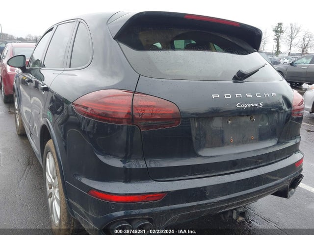 2016 PORSCHE CAYENNE WP1AB2A29GLA97054 Photo 2