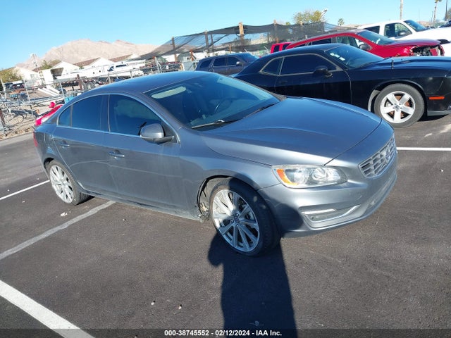 2018 LYV402HKXJB167344 main image