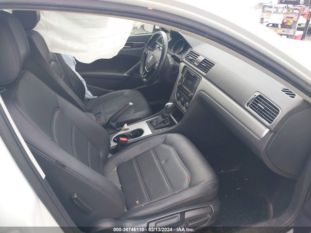 1VWLA7A31KC006321 Volkswagen Passat 2.0t Wolfsburg Edition