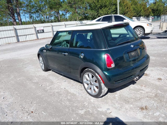 2006 MINI COOPER S WMWRE33576TL19479 Photo 2