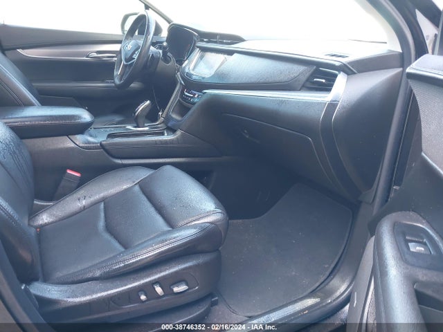1GYKNDRS1HZ183075 Cadillac XT5 LUXURY