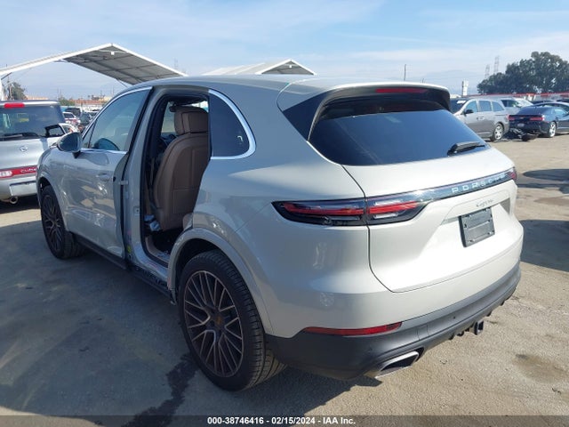 2021 PORSCHE CAYENNE WP1AA2AY1MDA00331 Photo 2