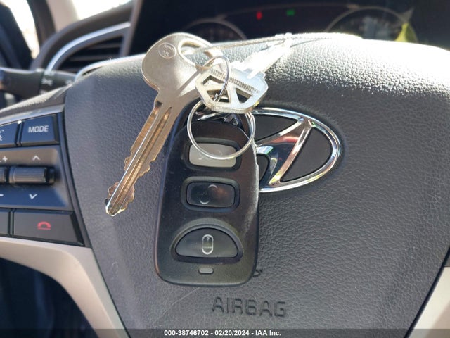 2018 HYUNDAI ELANTRA SE VIN: 5NPD74LF4JH282992