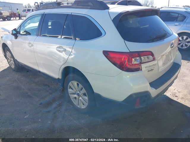 Subaru Outback 2.5i Premium 2018 4S4BSAHCXJ3327217 Image 3