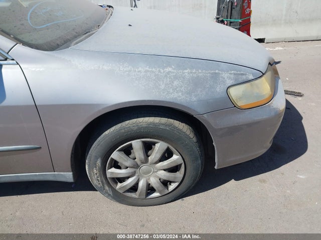 2000 HONDA ACCORD 3.0 LX VIN: 1HGCG1645YA016498