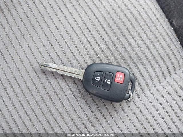 Toyota Rav4 Xle 2015 2T3RFREVXFW317318 Image 11
