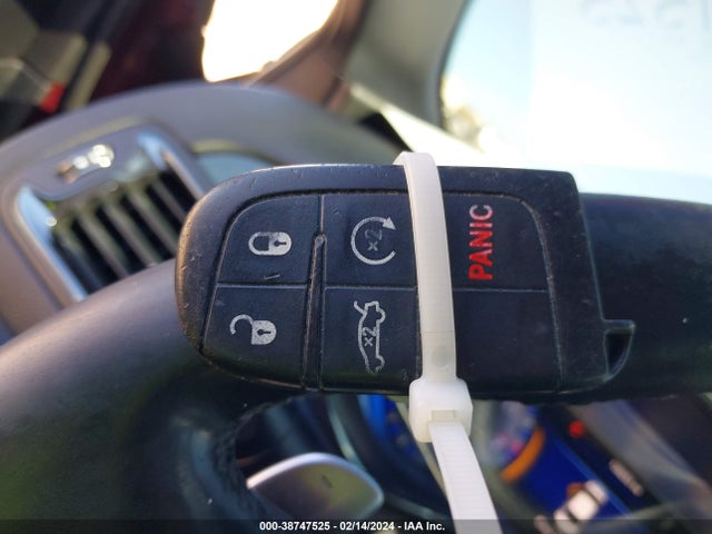 1C3CCCBG5FN673124 Chrysler 200 S