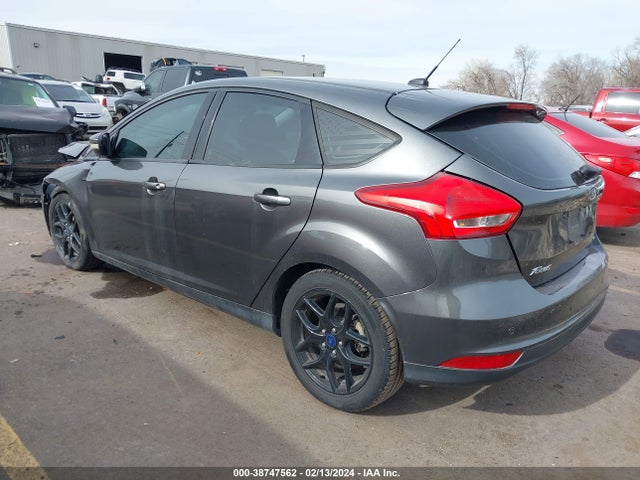 Ford FOCUS SE 2016 1FADP3K23GL340352 Image 3