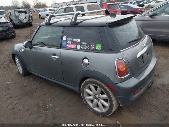 2007 MINI COOPER S WMWMF73507TT80768 Photo 2