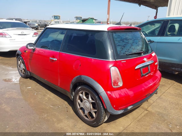 2006 MINI COOPER WMWRC33526TK72979 Photo 2