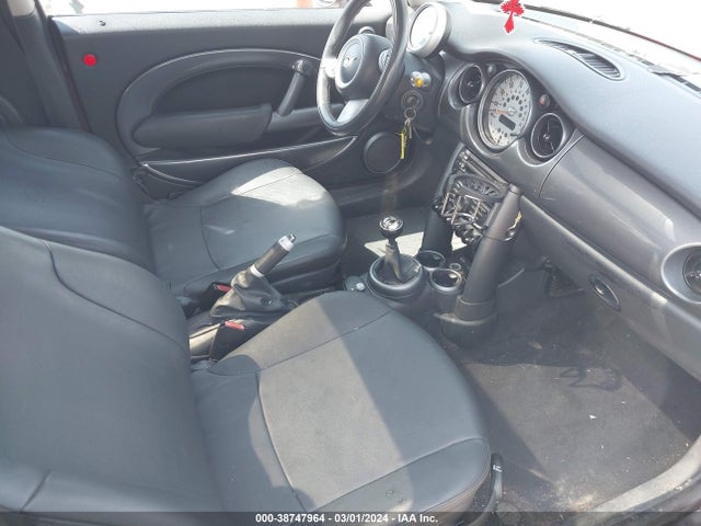 2006 MINI COOPER WMWRC33526TK72979 Photo 4