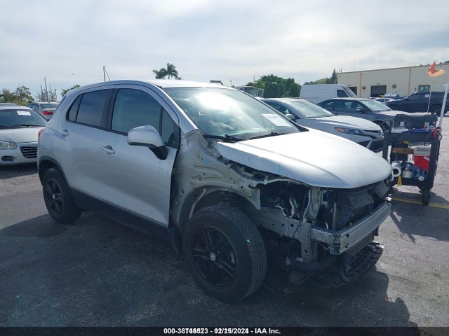 Chevrolet TRAX LS 2019 3GNCJKSBXKL224653 Image 1