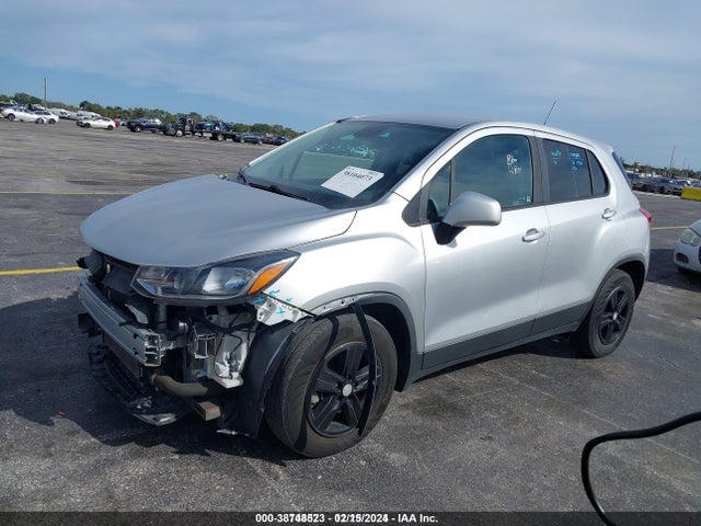 Chevrolet TRAX LS 2019 3GNCJKSBXKL224653 Image 2