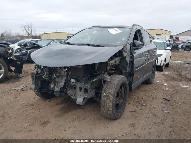 Toyota RAV4 LE 2018 JTMBFREV8JD253044 Image 2