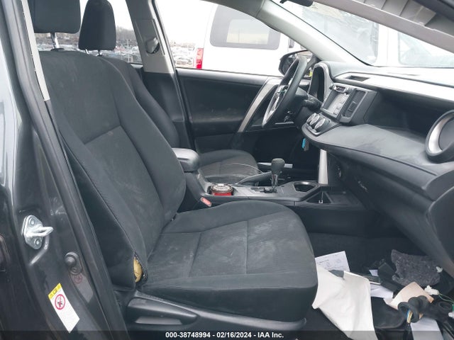 Toyota RAV4 LE 2018 JTMBFREV8JD253044 Image 5