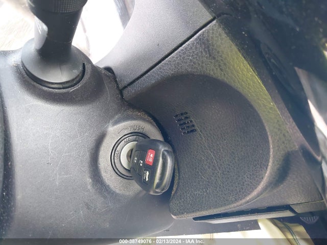 2018 TOYOTA COROLLA LE VIN: 2T1BURHE5JC001590