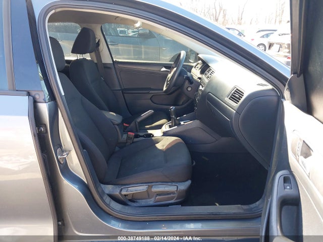 3VW1K7AJ9FM357808 Volkswagen Jetta 2.0l S