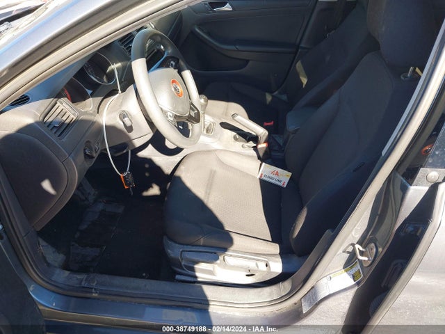 3VW1K7AJ9FM357808 Volkswagen Jetta 2.0l S