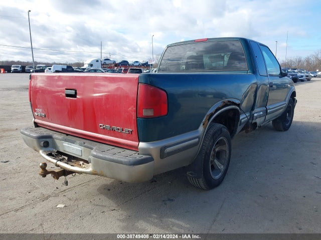 1998 CHEVROLET S-10 LS FLEETSIDE VIN: 1GCCS19X2W8137996