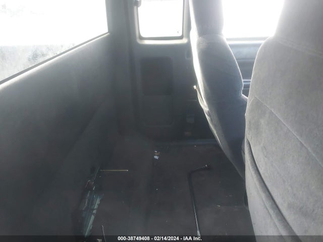 1998 CHEVROLET S-10 LS FLEETSIDE VIN: 1GCCS19X2W8137996