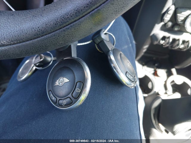 2011 MINI COOPER WMWSU3C50BT184263 Photo 10