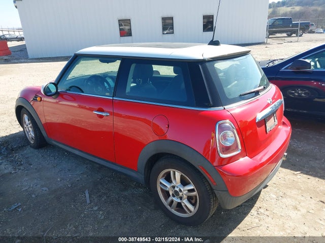 2011 MINI COOPER WMWSU3C50BT184263 Photo 2