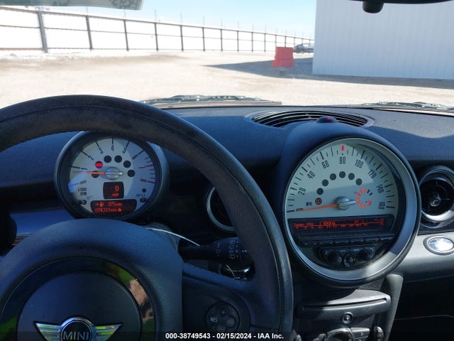 2011 MINI COOPER WMWSU3C50BT184263 Photo 6