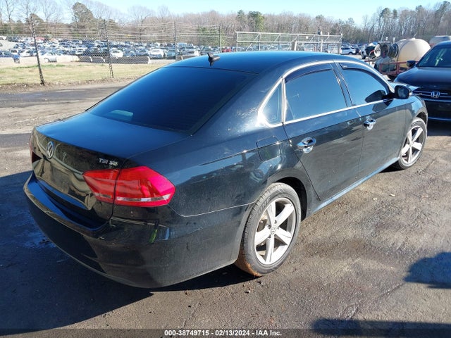 1VWBT7A33EC054042 Volkswagen Passat 1.8t Se