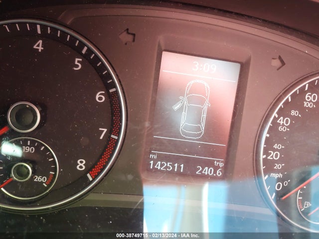 1VWBT7A33EC054042 Volkswagen Passat 1.8t Se