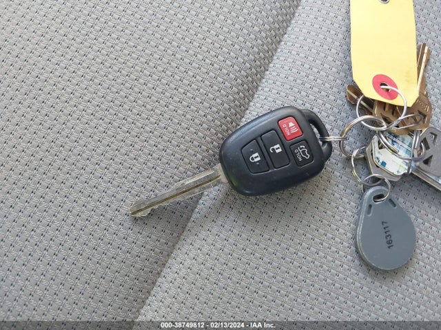Toyota Rav4 Xle 2016 JTMWFREV3GJ073126 Image 11