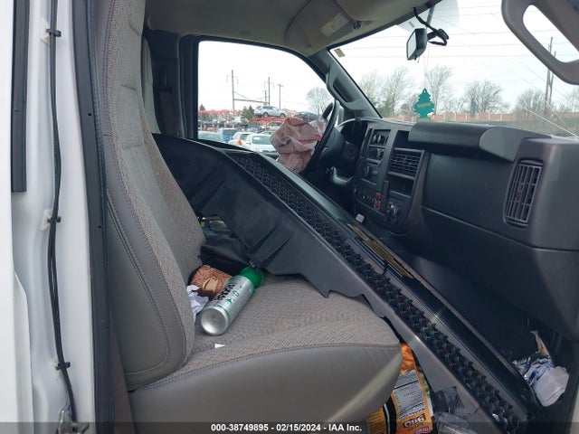 Chevrolet Express 2500 Work Van 2017 1GCWGAFF3H1269008 Image 5