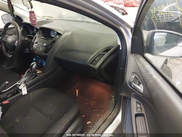 Ford FOCUS SE 2015 1FADP3K26FL233410 Image 5