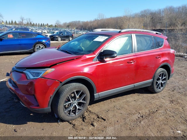 Toyota RAV4 SE 2018 JTMJFREV6JD224234 Image 2