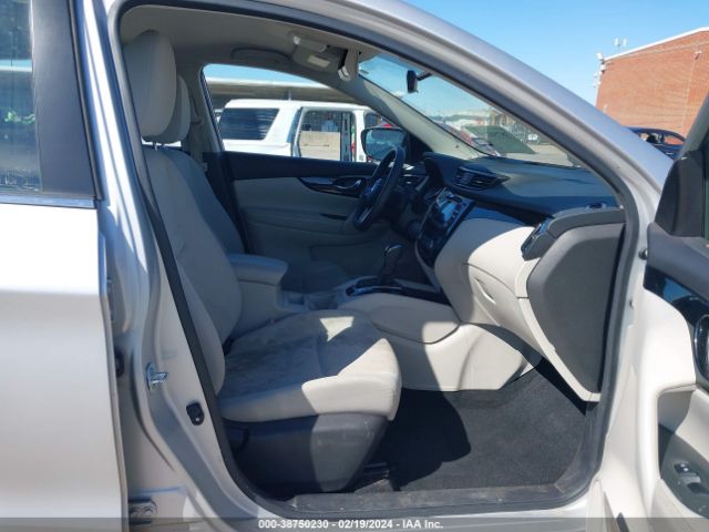 JN1BJ1CP3JW109395 Nissan Rogue Sport Sv