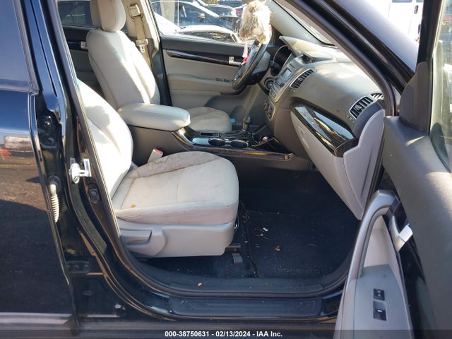 KIA Sorento Lx V6 2015 5XYKTDA70FG646774 Image 5