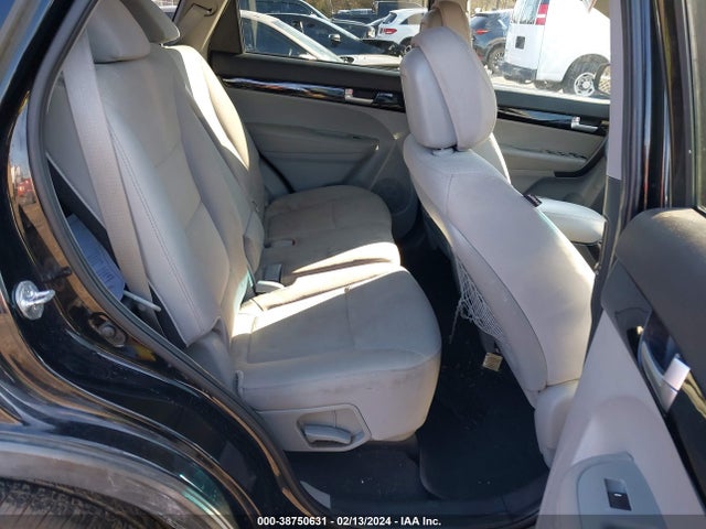 KIA Sorento Lx V6 2015 5XYKTDA70FG646774 Image 8
