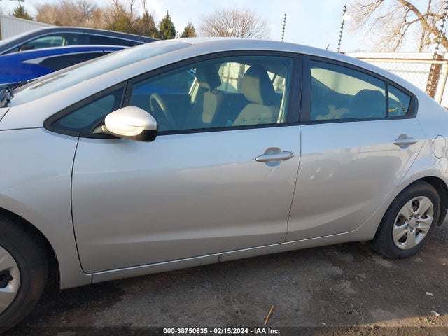 KIA FORTE LX 2018 3KPFL4A70JE183316 Image 15