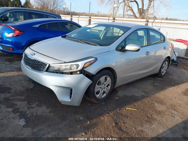 KIA FORTE LX 2018 3KPFL4A70JE183316 Image 2