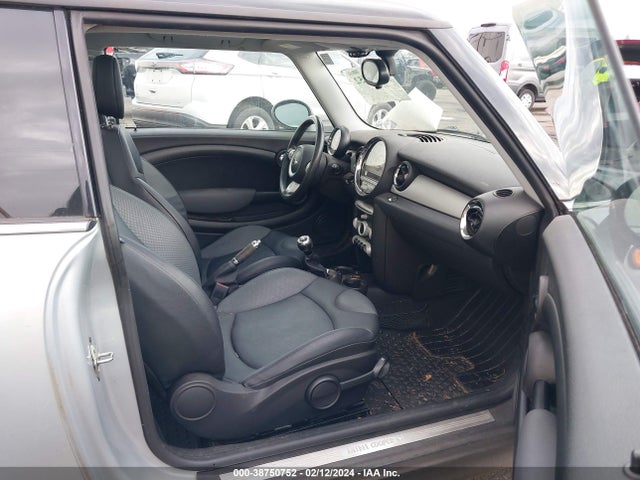 2007 MINI COOPER WMWMF33577TU61923 Photo 4