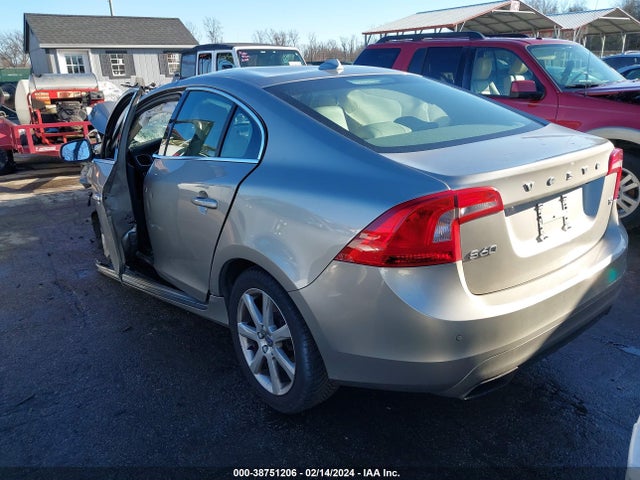 Volvo S60 T5 Drive-e Premier 2016 YV126MFK1G2403145 Image 3