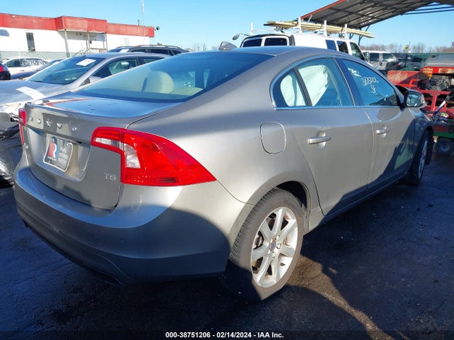 Volvo S60 T5 Drive-e Premier 2016 YV126MFK1G2403145 Image 4