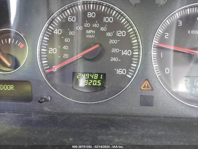 2005 VOLVO XC70 2.5T AWD VIN: YV1SZ592651202210