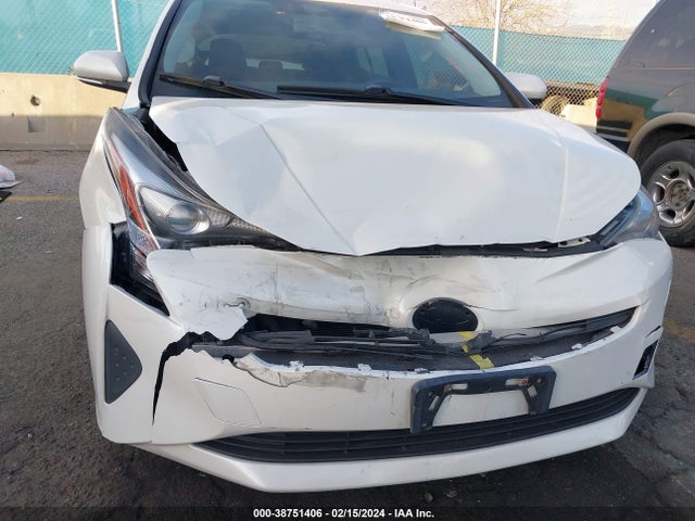 Toyota Prius Two 2016 JTDKBRFU4G3021766 Image 6