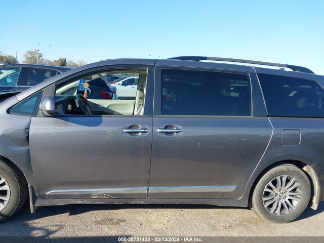Toyota Sienna Xle 8 Passenger 2018 5TDYZ3DC6JS965880 Image 14