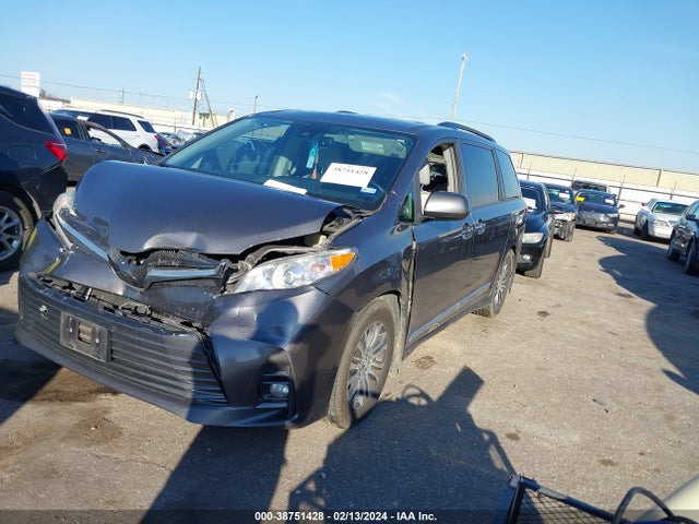 Toyota Sienna Xle 8 Passenger 2018 5TDYZ3DC6JS965880 Image 2
