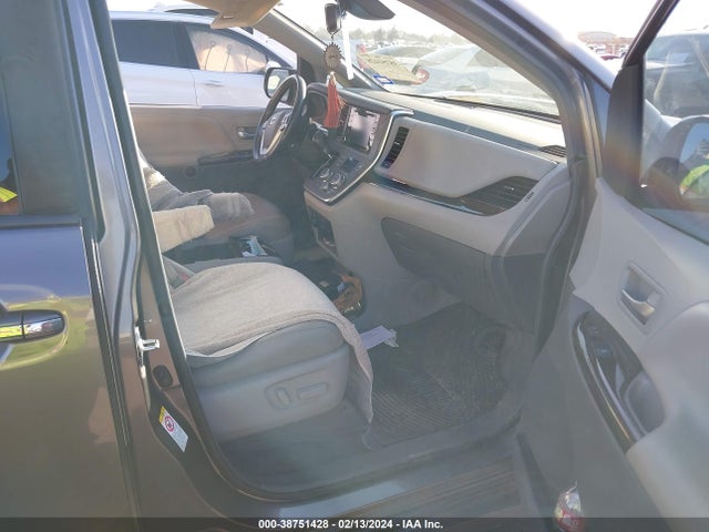 Toyota Sienna Xle 8 Passenger 2018 5TDYZ3DC6JS965880 Image 5